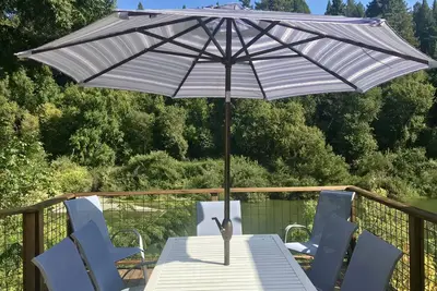 Image de Belle maison riveraine avec quai privé et une vue imprenable dans le comté de Sonoma!