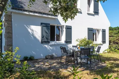 Image de Villa néo-bretonne 5p, 120m², 8 pers, à 600m de la plage, jardin, Wifi, animaux acceptés, 3*