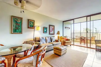 Image de Waterfront condo w / piscine partagée et lanai privé - étapes pour les magasins et restaurants!