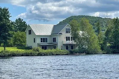 Image de Spacieuse maison au bord du lac Eden, Ă quelques minutes de Stowe et de Jay Peak
