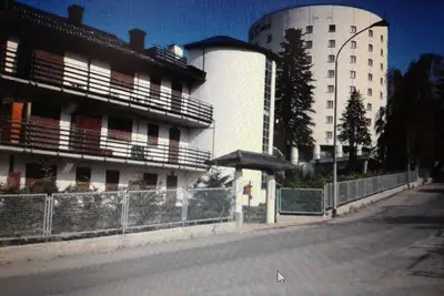 Image de Jardin Et Garage Centraux Deux Pieces