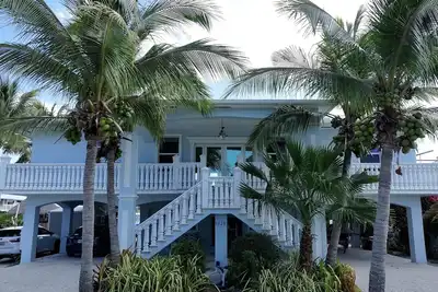 Image de Belle maison avant du canal Key Largo située à quelques secondes de 3059848912
