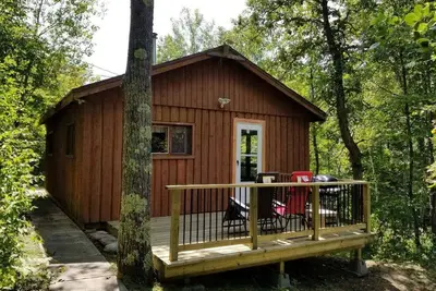 Image de Lac des Bois - cabane tranquille au bord de l'eau, excellente pêche