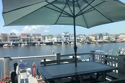 Image de Maison sur la lagune de la 16ème rue - Apportez votre bateau!