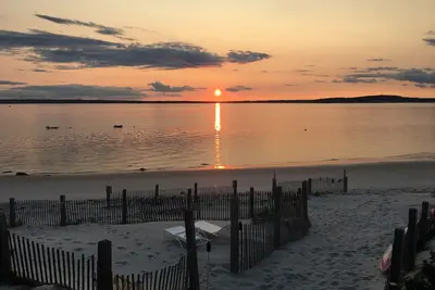 Image de Direct Ocean Front Beach House sur Saquish Beach! Le paradis Ă Plymouth / Duxbury!