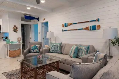 Image de Vintage Beach Cottage, 90 DEUXIÈME Promenade À La Plage, Un Niveau, Beaucoup De Stationnement!