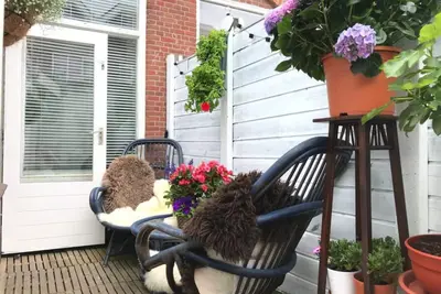 Image de Belle maison de plage romantique avec une belle petite cour et un excellent emplacement!