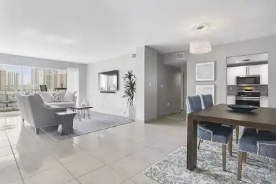 Image de Moderne 2br / 2ba Ocean View Beach Condo