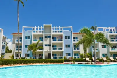 Image de Superbe Condo récent w / piscine luxueuse et à 7 minutes à pied de la belle plage