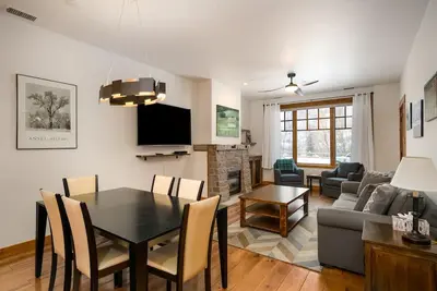 Image de Aprés sur Yampa, Ada, Animaux accept��s, propriété du centre-ville moderne!