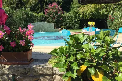 Image de Villa Moderne Avec Piscine A La Tour D'Aigues
