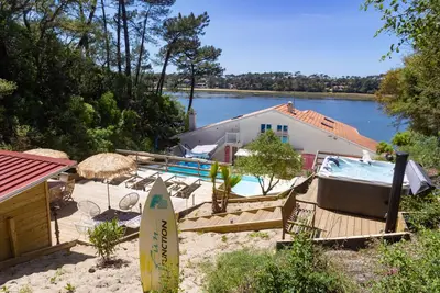 Image de Exceptional Villa For 14 People With Heated Pool And Spa Facing The Lake