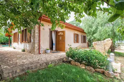 Image de Villa de charme située dans une belle oliveraie