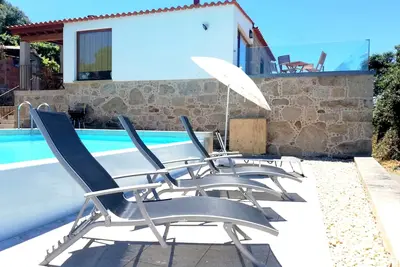 Image de Maison de pays confortable avec piscine privée