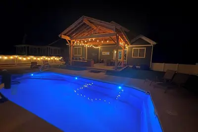 Image de 4 chambres, nouvelle construction avec piscine privée et foyer