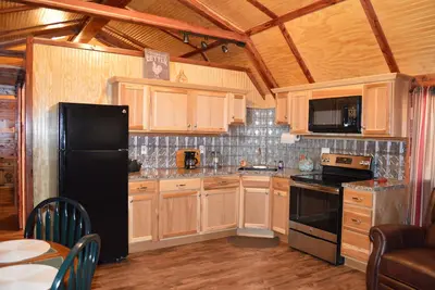 Image de Belle cabane en cèdre rustique confortable située à proximité de Rocky Top Winery.