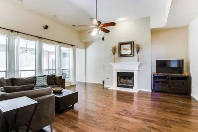 Image de Maison meublée 3br / 2ba à West Frisco avec Grande Suite Master