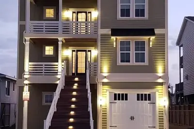 Image de Belle nouvelle maison avec vue panoramique sur l'océan et les marais!