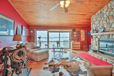 Image de Nouveau! Cabine mise à jour sur 7 hectares - Près du lac Léman!