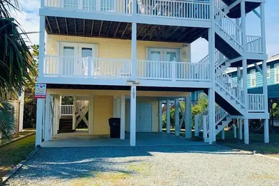 Image de Great Ocean & Waterway Views - Close Beach Access!