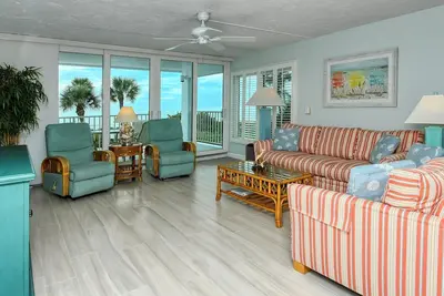 Image de LaPlaya 201c-Breathtaking Gulf panorama from this corner end unit with a private stairway to the beach.