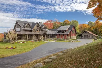 Image de Maison de luxe de 5 chambres au design impeccable près de Mount Snow et Hermitage Club