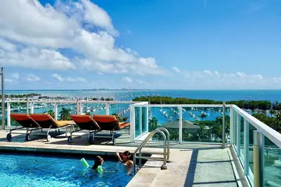 Image de 1011-2 Studio spacieux avec vue sur la ville à Coconut Grove