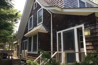Image de Nouvellement disponible - Maison familiale spacieuse et classique de Fire Island avec des équipements modernes