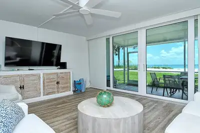 Image de LaPlaya 102b-Directly on the beach with the warm Gulf waters waiting!