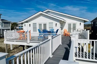 Image de Oceanfront Beach méticuleusement entretenu à la maison!