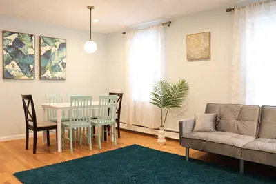 Image de Cambridge 3 chambres, 3 minutes à pied du métro * parking * Harvard, Mit, Tufts, Boston