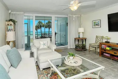 Image de LaPlaya 204d-Beach-lovers paradise! 200 feet of private beach along the turquoise Gulf of Mexico.