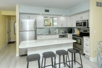 Image de LaPlaya 103a-Time to relax! Enjoy the peaceful, private beach just a shell's throw from your door.