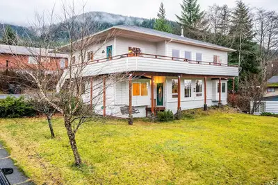 Image de Nouveau! Ketchikan Home w / Bay Views - Par sentiers de randonnée
