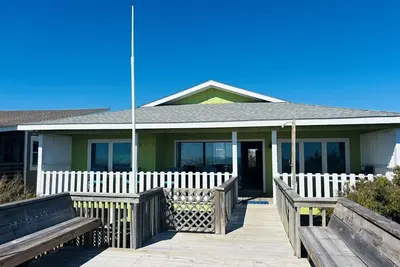 Image de Fabuleux Oceanfront Family Beach Cottage!