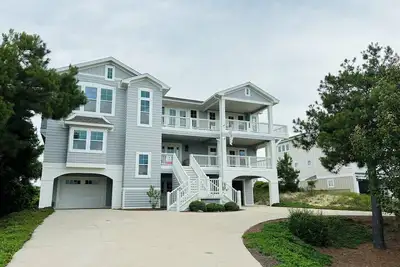 Image de Waterway Home in Gated Community. . . apportez votre bateau!
