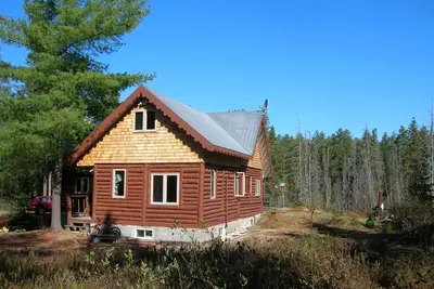 Image de chalet traditionnel en bois rond