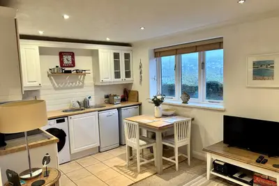 Image de Appartement d'une chambre confortable avec vue sur le rivage à Kingswear surplombant Dartmouth
