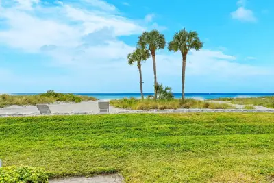 Image de LaPlaya 106a-Beach front! Just steps to the white sand and turquoise Gulf of Mexico.