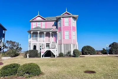Image de Maison cul-de-sac privée dans une communauté fermée avec des vues spectaculaires!