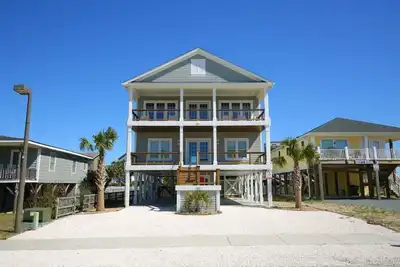 Image de Absolute Paradise - Georgeous Ocean Views avec piscine privée et ascenseur!