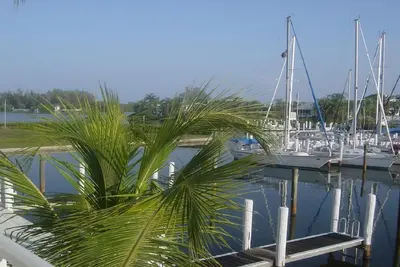 Image de Condo Harborfront avec plage de sable privée! Activité en bateau à voir depuis la véranda