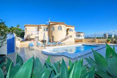 Image de Belle maison de vacances privée avec piscine privée, climatisation, Wifi, Tv, terrasse et parking