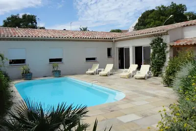 Image de Villa récente, Piscine Privee, calme, proche des plages.