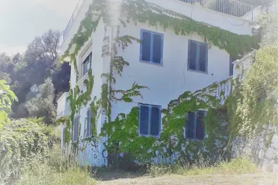 Villa avec vue panoramique avec terrasse et barbecue