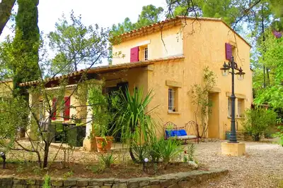 Image de Maison avec piscine et parc privé, au pied du Mont Ventoux en Provence