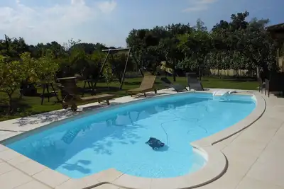 Image de Appartement 1er étage dans villa avec piscine privée et jardin