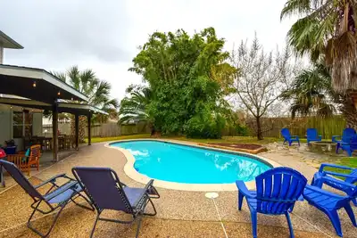 Belle Oasis Piscine; Grande Cour; 4 Chambres Et 7 Lits; Envoyez-moi un message pour une visite en 3d