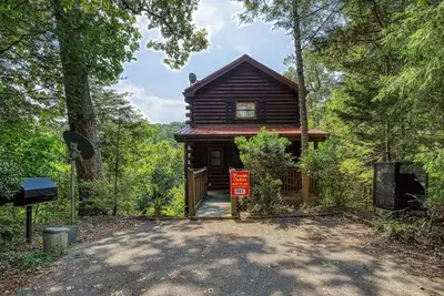 Image de Honeymoon Mountain Cabin près de Galinburg / Pigeon Forge wifi gratuit 2 cheminées