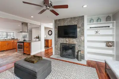 Image de 3 chambres, 2 salles de bains de style ranch vivant dans une grande ville